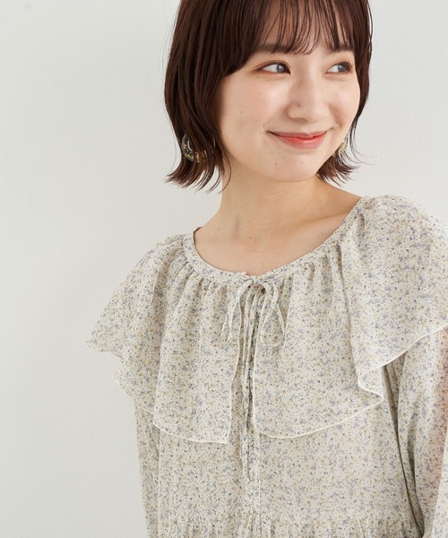 earth music&ecology（アースミュージックアンドエコロジー）の「前後2wayフリルカラーレースアップチュニック ＊（シャツ/ブラウス・レディース・サックスブルー系1/その他14/ブラック系その他/アイボリー・FREE）」の4枚目の写真