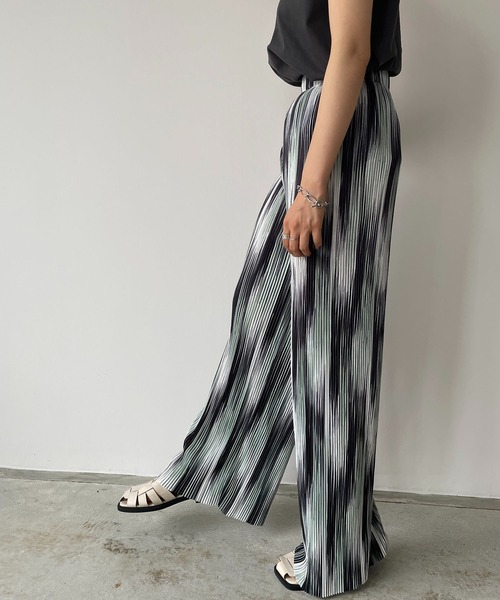 210nouve（トゥージュヌーブ）の「ニュアンス柄プリーツパンツ（その他パンツ・レディース・グレー系その他/ブラック系その他/グリーン系その他/ブルー系その他/カーキ・FREE）」の4枚目の写真