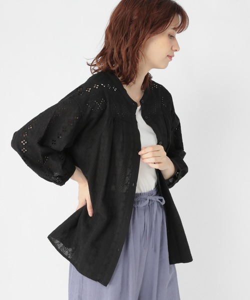 studio CLIP(スタディオクリップ)の「ダブルフロントカットレースシャツブラウス(シャツ/ブラウス・レディース・ブラック/オフホワイト/イエロー・MEDIUM/LARGE)」の2枚目の写真