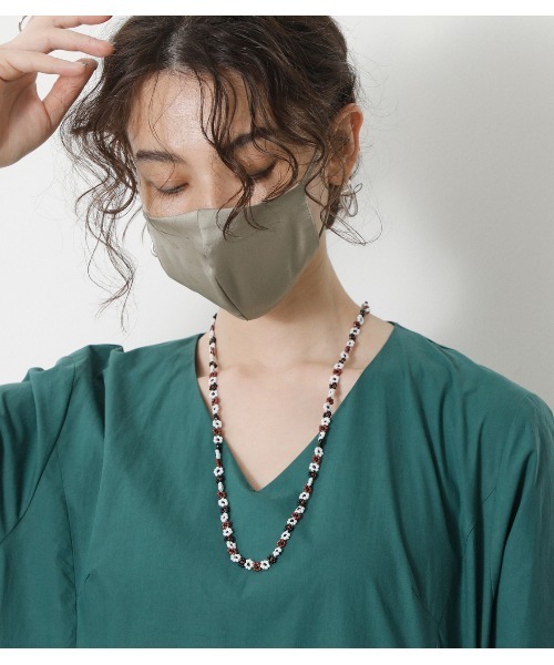 crie conforto（クリーコンフォルト）の「フラワービーズマスクチェーン（マスク・レディース・ブラック系その他/ブルー系その他/グリーン系その他・FREE）」の4枚目の写真