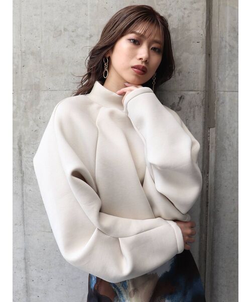 MURUA（ムルーア）の「モードタックボンディングトップス（Tシャツ/カットソー・レディース・アイボリー/ブラック/グリーン/モカ・FREE）」の2枚目の写真