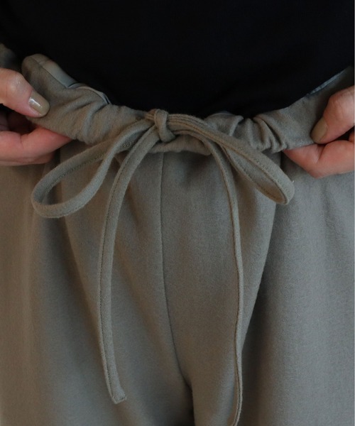 yuni(ユニ )の「スーパー100ウールル天hem gommeパンツ(その他パンツ・レディース・カーキ/ベージュ/ブラック・FREE)」の21枚目の写真