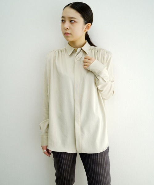 G.V.G.V.（ジーヴィージーヴィー）の「SATIN SHOUDER PADDED BLOUSE 