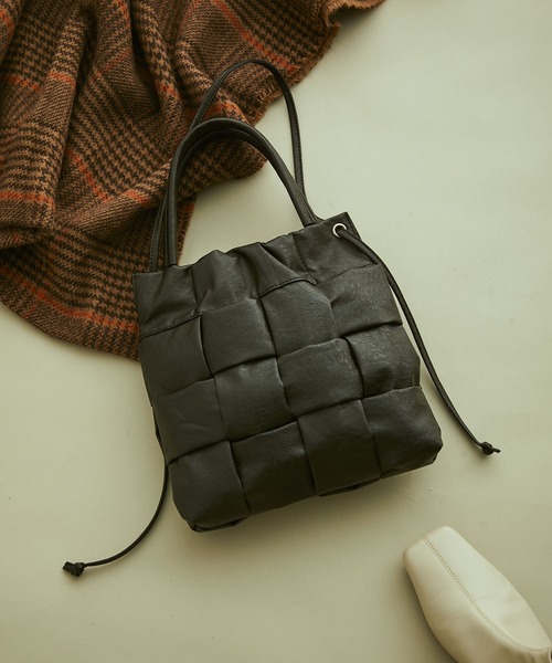 VIS(ビス)の「アクセントにぴったり。イントレチャート2WAYショルダー(ショルダーバッグ・レディース・ホワイト/ブラック/シルバー・FREE)」の2枚目の写真