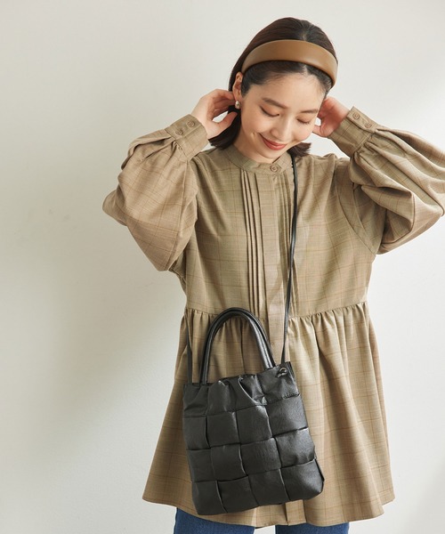 VIS(ビス)の「アクセントにぴったり。イントレチャート2WAYショルダー(ショルダーバッグ・レディース・ホワイト/ブラック/シルバー・FREE)」の6枚目の写真