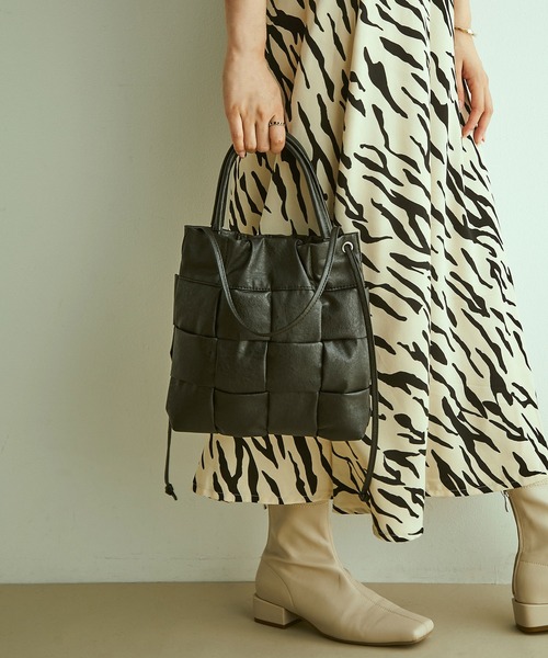 VIS(ビス)の「アクセントにぴったり。イントレチャート2WAYショルダー(ショルダーバッグ・レディース・ホワイト/ブラック/シルバー・FREE)」の12枚目の写真