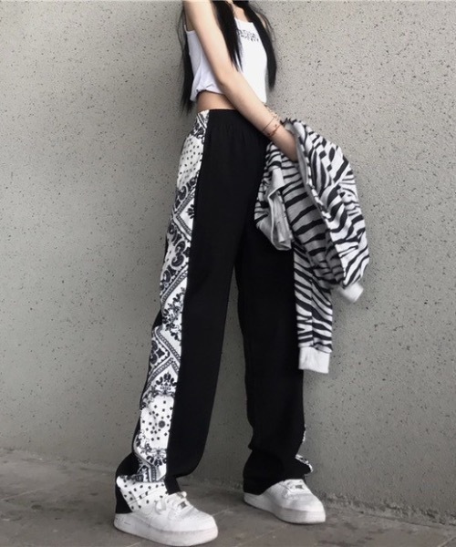 KOR（ケーオーアール）の「デザインラインパンツ（スラックス・レディース・ブラック×ホワイト・S/M/L/XL）」の6枚目の写真