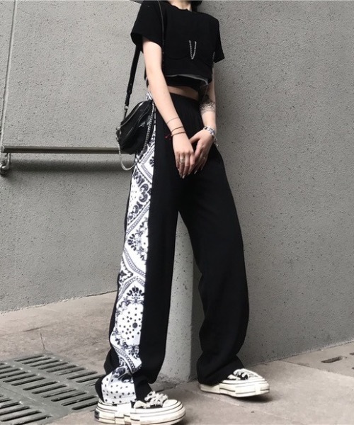 KOR（ケーオーアール）の「デザインラインパンツ（スラックス・レディース・ブラック×ホワイト・S/M/L/XL）」の3枚目の写真