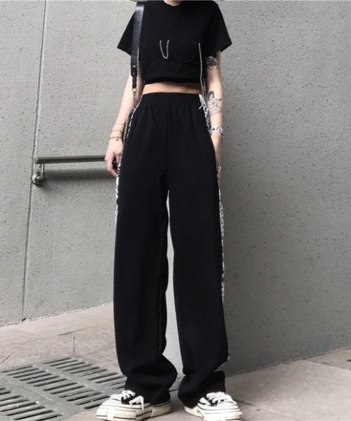 KOR（ケーオーアール）の「デザインラインパンツ（スラックス・レディース・ブラック×ホワイト・S/M/L/XL）」の2枚目の写真