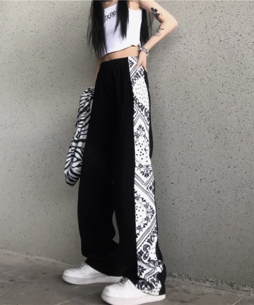 KOR（ケーオーアール）の「デザインラインパンツ（スラックス・レディース・ブラック×ホワイト・S/M/L/XL）」の4枚目の写真