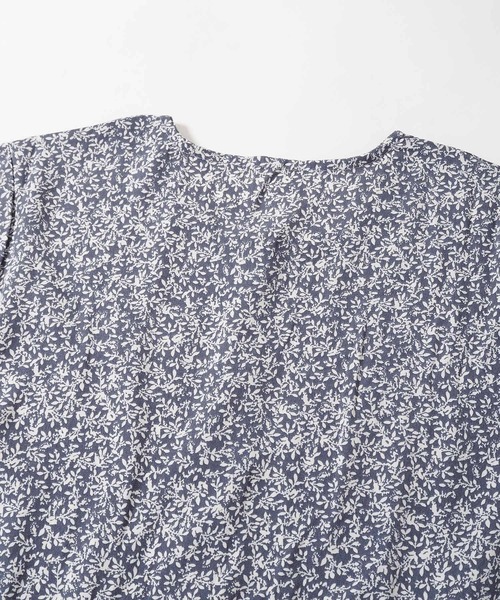 Crisp yours(クリスプユアーズ)の「【WEB限定】フラワーティアードワンピース(ワンピース・レディース・ブルー/アイボリー・FREE)」の3枚目の写真