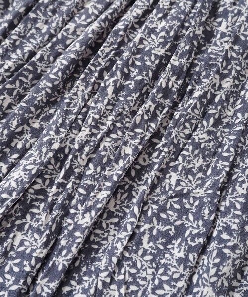 Crisp yours(クリスプユアーズ)の「【WEB限定】フラワーティアードワンピース(ワンピース・レディース・ブルー/アイボリー・FREE)」の4枚目の写真