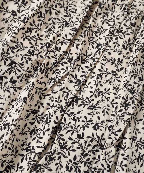 Crisp yours(クリスプユアーズ)の「【WEB限定】フラワーティアードワンピース(ワンピース・レディース・ブルー/アイボリー・FREE)」の7枚目の写真