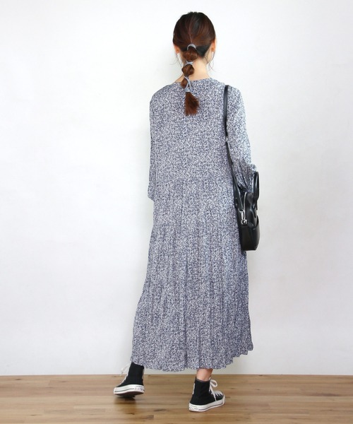 Crisp yours(クリスプユアーズ)の「【WEB限定】フラワーティアードワンピース(ワンピース・レディース・ブルー/アイボリー・FREE)」の12枚目の写真