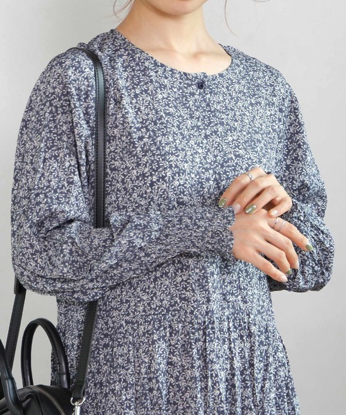 Crisp yours(クリスプユアーズ)の「【WEB限定】フラワーティアードワンピース(ワンピース・レディース・ブルー/アイボリー・FREE)」の13枚目の写真