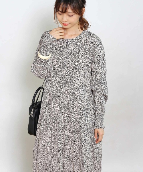 Crisp yours(クリスプユアーズ)の「【WEB限定】フラワーティアードワンピース(ワンピース・レディース・ブルー/アイボリー・FREE)」の17枚目の写真