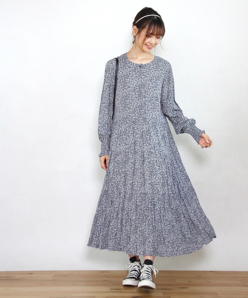 Crisp yours(クリスプユアーズ)の「【WEB限定】フラワーティアードワンピース(ワンピース・レディース・ブルー/アイボリー・FREE)」の22枚目の写真