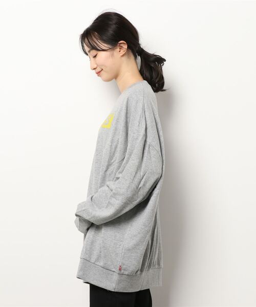 Levi's（リーバイス）の「【Levi's】グラフィックスウェット（スウェット・レディース・グレー・L/M/S）」の2枚目の写真