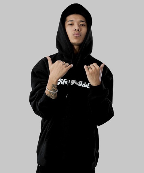 A FEW GOOD KIDS(ア フュー グッド キッズ)の「A'GEM/9 × .kom『A FEW GOOD KIDS/ア フュー グッド キッズ』3D LOGO HOODIE/裏起毛 3Dロゴ プルオーバーパーカー(パーカー・メンズ・ホワイト/ブラック/ブルー・XL)」の4枚目の写真