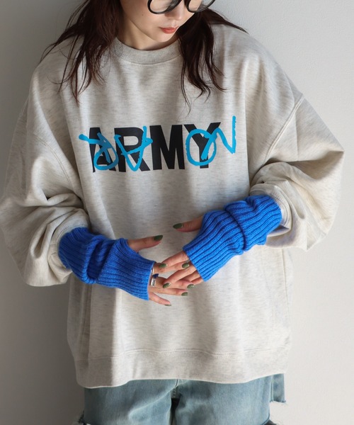 COURO（コウロ）の「カレッジロゴスウェット（スウェット・レディース・ライトグレー/ダークグリーン/ネイビー/霜降りグレー/オートミール/グレー系その他/ダークグリーン系/ネイビー系/ブルー/ブルー系その他/レッド系その他/アイボリー系/パープル系その他/ネイビー系1/グレー/パープル/レッド・M/L/XL）」の7枚目の写真