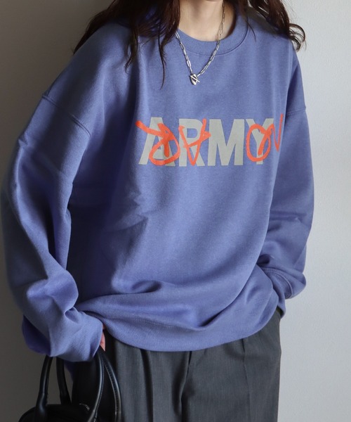 COURO（コウロ）の「カレッジロゴスウェット（スウェット・レディース・ライトグレー/ダークグリーン/ネイビー/霜降りグレー/オートミール/グレー系その他/ダークグリーン系/ネイビー系/ブルー/ブルー系その他/レッド系その他/アイボリー系/パープル系その他/ネイビー系1/グレー/パープル/レッド・M/L/XL）」の16枚目の写真