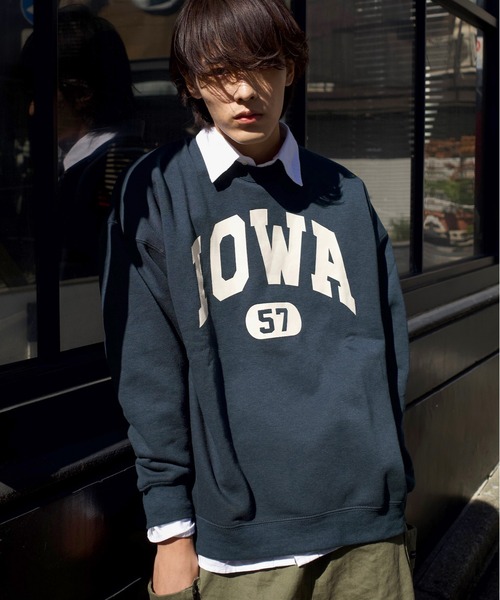 COURO（コウロ）の「カレッジロゴスウェット（スウェット・レディース・ライトグレー/ダークグリーン/ネイビー/霜降りグレー/オートミール/グレー系その他/ダークグリーン系/ネイビー系/ブルー/ブルー系その他/レッド系その他/アイボリー系/パープル系その他/ネイビー系1/グレー/パープル/レッド・M/L/XL）」の10枚目の写真