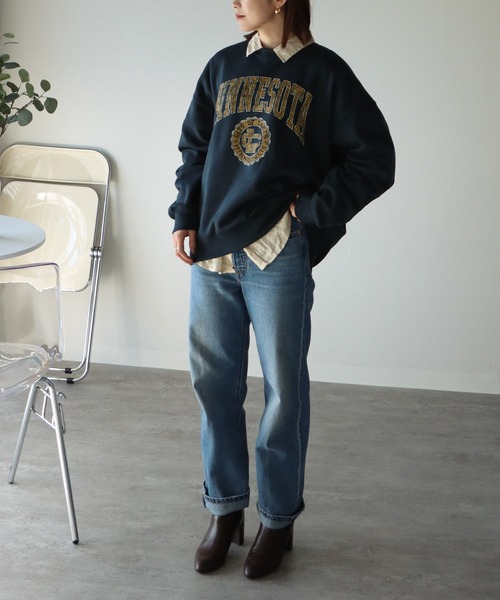 COURO（コウロ）の「カレッジロゴスウェット（スウェット・レディース・ライトグレー/ダークグリーン/ネイビー/霜降りグレー/オートミール/グレー系その他/ダークグリーン系/ネイビー系/ブルー/ブルー系その他/レッド系その他/アイボリー系/パープル系その他/ネイビー系1/グレー/パープル/レッド・M/L/XL）」の19枚目の写真