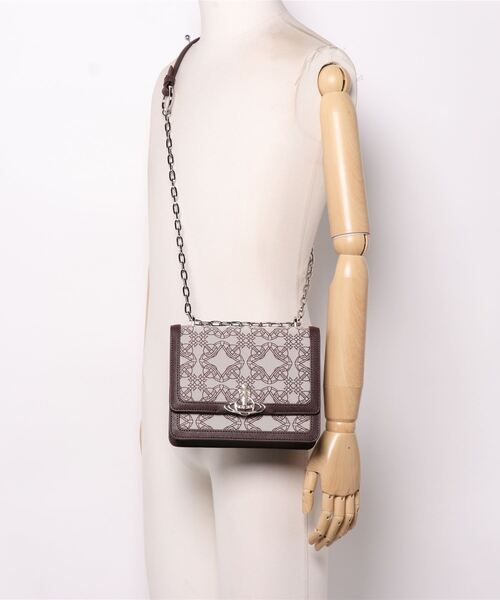 Vivienne Westwood(ヴィヴィアンウエストウッド)の「41020011-12089-LADEBBIE MEDIUM BAG WITH FLAP(ショルダーバッグ・レディース・ブラウン・FREE)」の5枚目の写真
