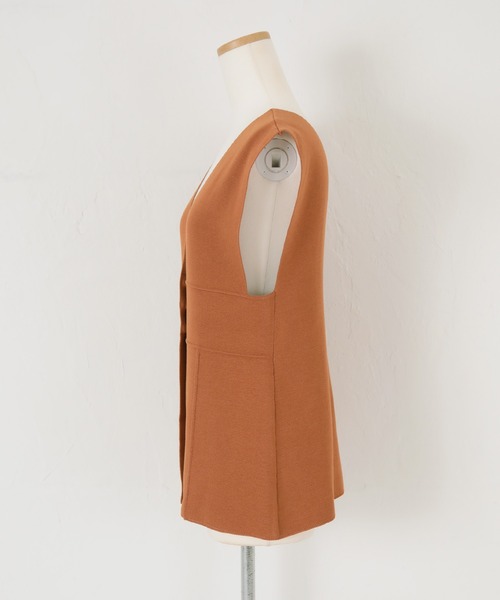 titivate（ティティベイト）の「深Vﾈｯｸﾃﾞｻﾞｲﾝﾆｯﾄﾍﾞｽﾄ（ベスト・レディース・キャメル/ブラック/ライトベージュ・M/L/S）」の15枚目の写真