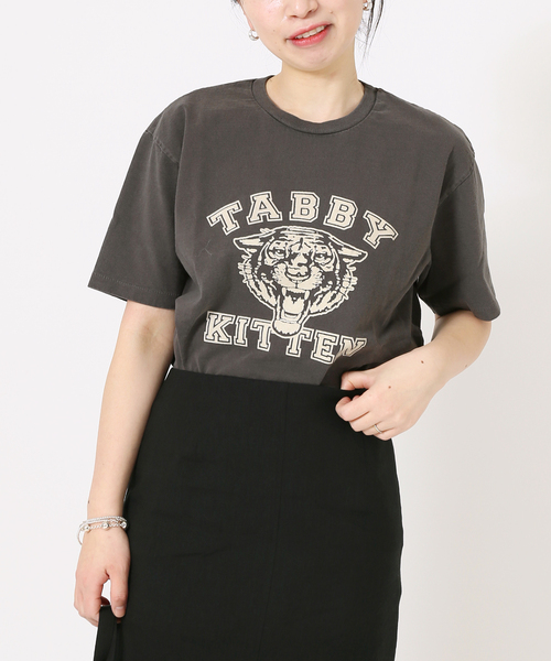 MIXTA(ミクスタ)の「《別注》【MIXTA/ミクスタ】 TABBY KITTEN S/S T-SHIRTS:Tシャツ(Tシャツ/カットソー・レディース・ブラック/ベージュ/ナチュラル・M)」の2枚目の写真