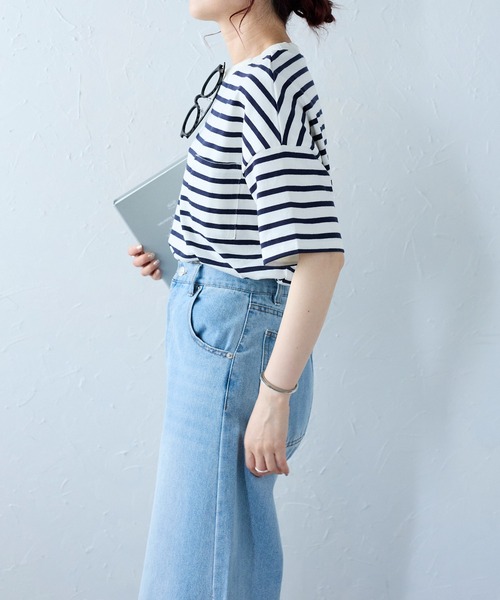 Fizz(フィズ)の「【Fizz/フィズ】 サイドスリット ポケット付きコットンTシャツ(Tシャツ/カットソー・レディース・グレイッシュベージュ/アイボリー/ブラック/ブルー/ホワイト×ネイビー/ブラック×ホワイト・M)」の12枚目の写真