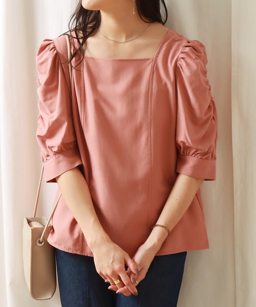 libelle more(リベル モア)の「スクエアネック袖ギャザーブラウス(シャツ/ブラウス・レディース・オフホワイト/ライトブルー/テラコッタ/ブラック・L/M)」の4枚目の写真