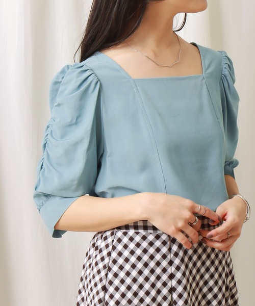 libelle more(リベル モア)の「スクエアネック袖ギャザーブラウス(シャツ/ブラウス・レディース・オフホワイト/ライトブルー/テラコッタ/ブラック・L/M)」の1枚目の写真