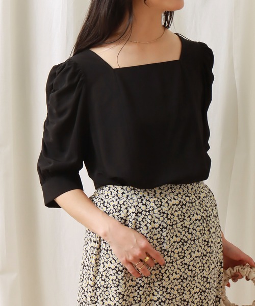 libelle more(リベル モア)の「スクエアネック袖ギャザーブラウス(シャツ/ブラウス・レディース・オフホワイト/ライトブルー/テラコッタ/ブラック・L/M)」の3枚目の写真