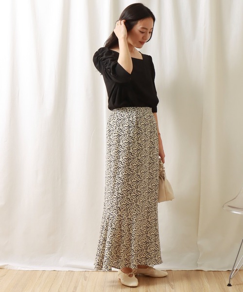 libelle more(リベル モア)の「スクエアネック袖ギャザーブラウス(シャツ/ブラウス・レディース・オフホワイト/ライトブルー/テラコッタ/ブラック・L/M)」の5枚目の写真