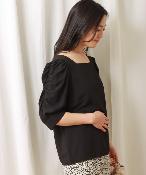 libelle more(リベル モア)の「スクエアネック袖ギャザーブラウス(シャツ/ブラウス・レディース・オフホワイト/ライトブルー/テラコッタ/ブラック・L/M)」の22枚目の写真