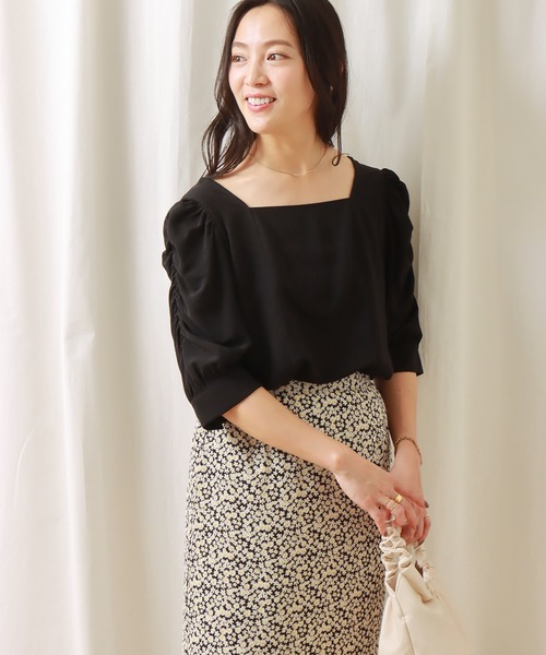 libelle more(リベル モア)の「スクエアネック袖ギャザーブラウス(シャツ/ブラウス・レディース・オフホワイト/ライトブルー/テラコッタ/ブラック・L/M)」の11枚目の写真