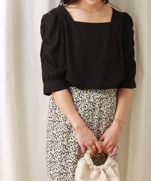 libelle more(リベル モア)の「スクエアネック袖ギャザーブラウス(シャツ/ブラウス・レディース・オフホワイト/ライトブルー/テラコッタ/ブラック・L/M)」の17枚目の写真