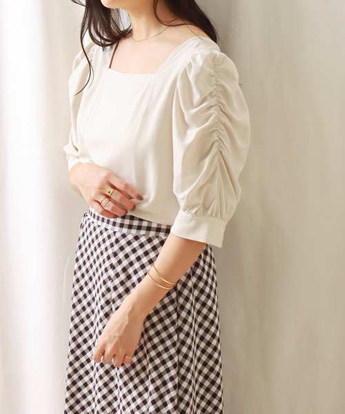 libelle more(リベル モア)の「スクエアネック袖ギャザーブラウス(シャツ/ブラウス・レディース・オフホワイト/ライトブルー/テラコッタ/ブラック・L/M)」の9枚目の写真