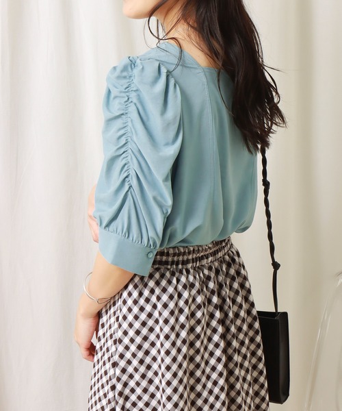 libelle more(リベル モア)の「スクエアネック袖ギャザーブラウス(シャツ/ブラウス・レディース・オフホワイト/ライトブルー/テラコッタ/ブラック・L/M)」の8枚目の写真