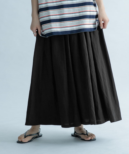 FORK&SPOON（フォークアンドスプーン）の「FORK&SPOON　タックミディスカート（スカート・レディース・ブラック/ナチュラル/ブルー系その他・1/2）」の2枚目の写真
