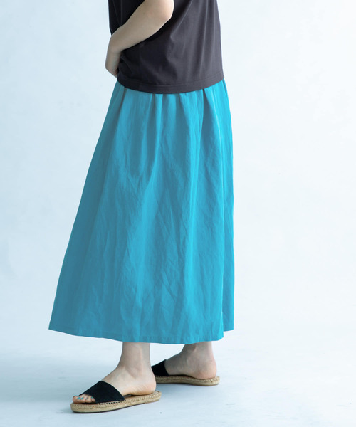 FORK&SPOON（フォークアンドスプーン）の「FORK&SPOON　タックミディスカート（スカート・レディース・ブラック/ナチュラル/ブルー系その他・1/2）」の4枚目の写真