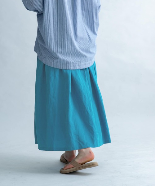 FORK&SPOON（フォークアンドスプーン）の「FORK&SPOON　タックミディスカート（スカート・レディース・ブラック/ナチュラル/ブルー系その他・1/2）」の5枚目の写真