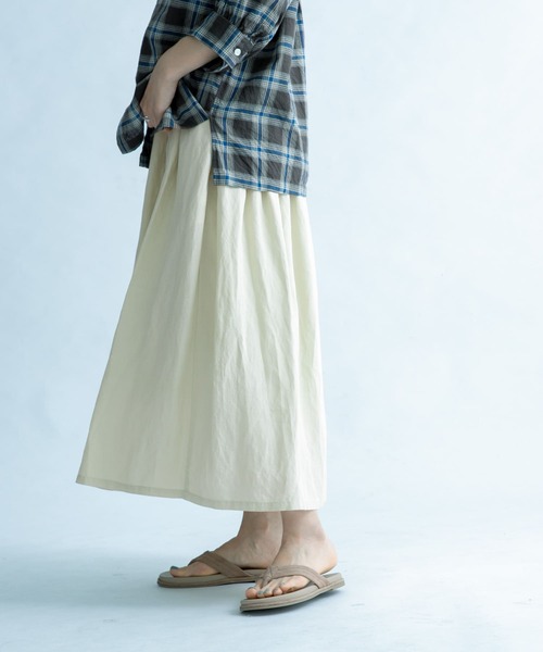 FORK&SPOON（フォークアンドスプーン）の「FORK&SPOON　タックミディスカート（スカート・レディース・ブラック/ナチュラル/ブルー系その他・1/2）」の21枚目の写真