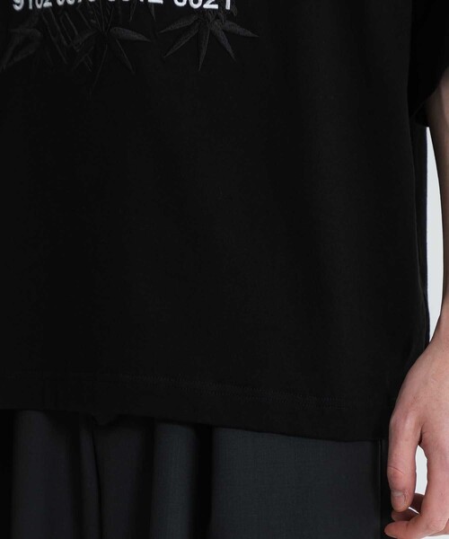 SHAREEF（シャリーフ）の「STUDIOUS別注 EMBROIDERY BIG TEE（Tシャツ/カットソー・メンズ・ホワイト/ブラック・2/1）」の21枚目の写真