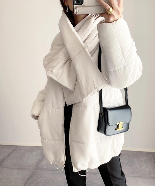 frames RAY CASSIN（フレームスレイカズン）の「WEB限定 マフラー付きノーカラーフェイクダウン（ダウンジャケット/コート・レディース・オフホワイト/ブラック・FREE）」の2枚目の写真