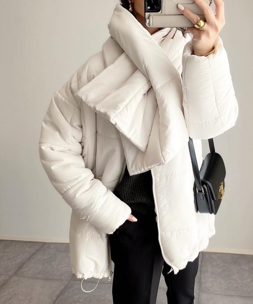 frames RAY CASSIN（フレームスレイカズン）の「WEB限定 マフラー付きノーカラーフェイクダウン（ダウンジャケット/コート・レディース・オフホワイト/ブラック・FREE）」の3枚目の写真