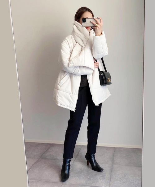 frames RAY CASSIN（フレームスレイカズン）の「WEB限定 マフラー付きノーカラーフェイクダウン（ダウンジャケット/コート・レディース・オフホワイト/ブラック・FREE）」の4枚目の写真