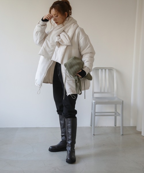 frames RAY CASSIN（フレームスレイカズン）の「WEB限定 マフラー付きノーカラーフェイクダウン（ダウンジャケット/コート・レディース・オフホワイト/ブラック・FREE）」の20枚目の写真