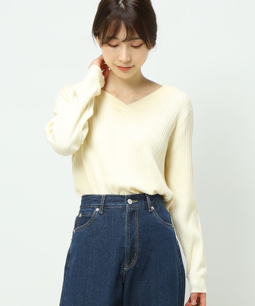 SAKAZEN(サカゼン)の「Vネック ワイドリブ 長袖 ニット(ニット/セーター・レディース・ブラック/アイボリー/グレー/ベージュ・4L/5L/3L/6L)」の2枚目の写真